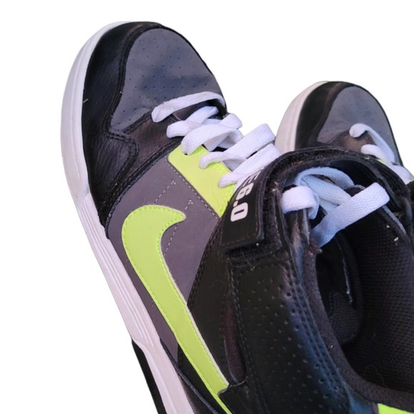 Nike 6.0 black and green SB Dunk Mogan mid Jr skate size 7Y - Picture 2 of 10